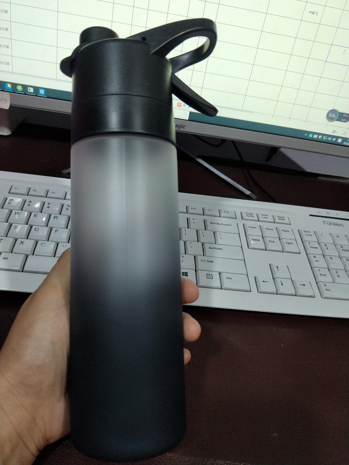 Large Capacity Spray Water Bottle for Outdoor Sports and Travel